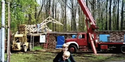 MPM-Timeline-_0003_1998-Open-Doors
